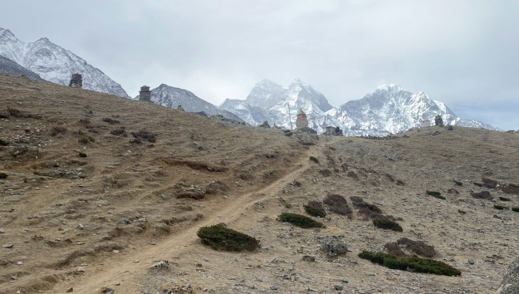 Trek to Chame (2,670 m)